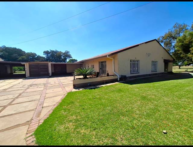 23,625M² SMALLHOLDING FOR SALE IN MOOILANDE